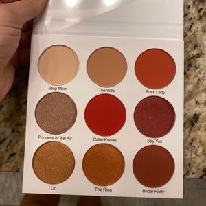 Grown Woman Eye Shadow Palette